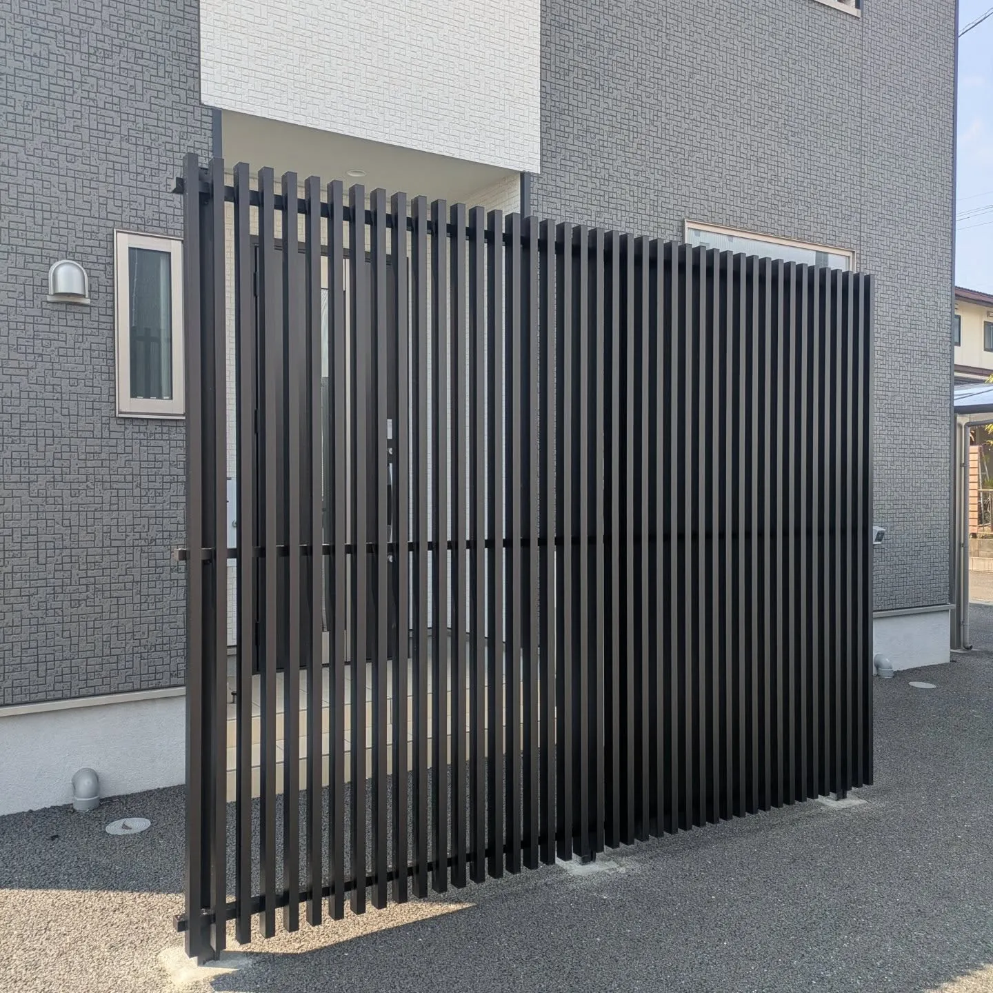 玄関前の目隠しに