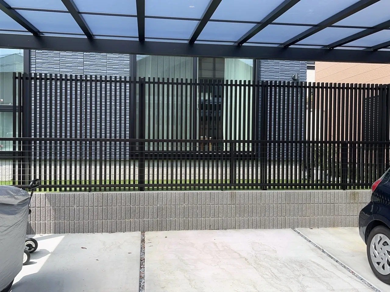 【👀斜めからの目線をカット!おしゃれなスクリーンフェンスで快...