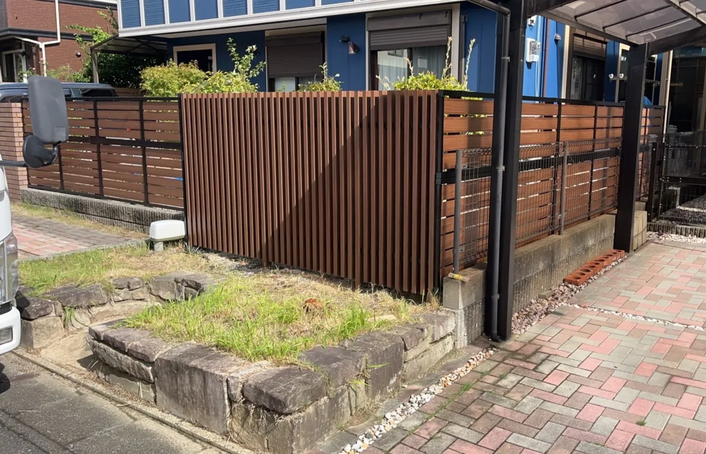 【デザイン性と目隠し効果を両立！賢く組み合わせたフェンス使い...